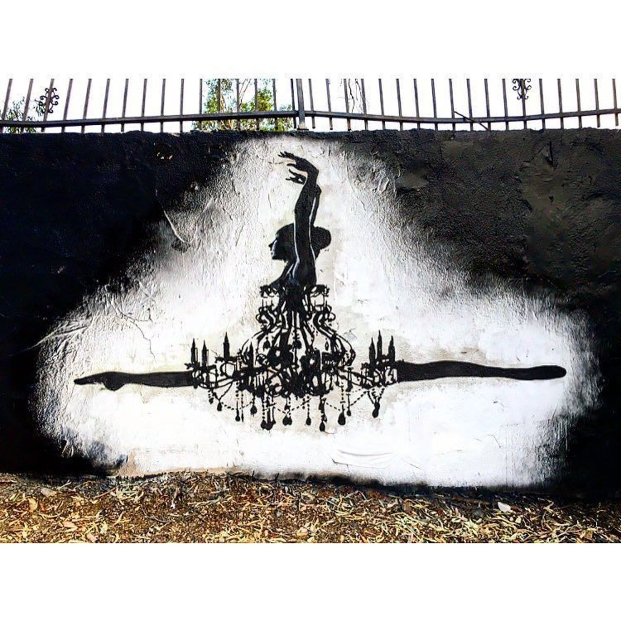 "Fly high and shine your inner beauty" . #runyoncanyon #LA #punkmetender #streetart #streetartla #graffiti #gra… https://t.co/gpQoDeq51U