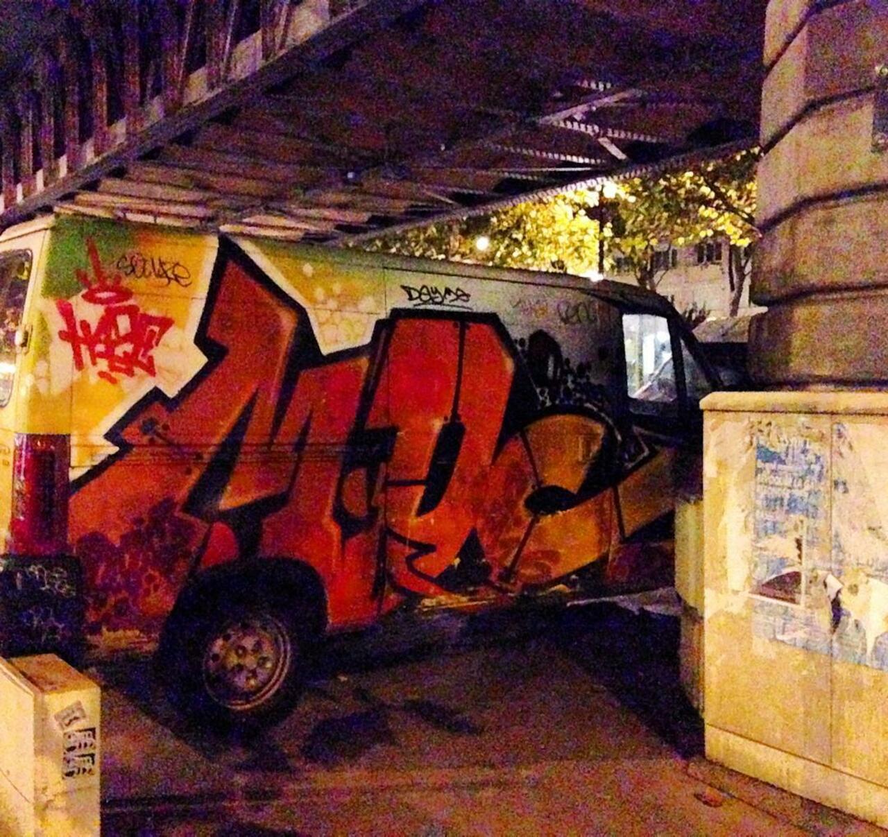 #Paris #graffiti photo by @suprem_sam http://ift.tt/1kJ3q97 #StreetArt https://t.co/a9MSPE0HuK