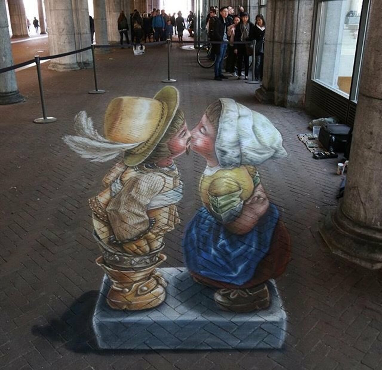 Vermeer & Rembrandt meets Anamorphic 3D Street Art by Leon Keer 

#art #mural #graffiti #streetart https://t.co/0cojHHqEMe
