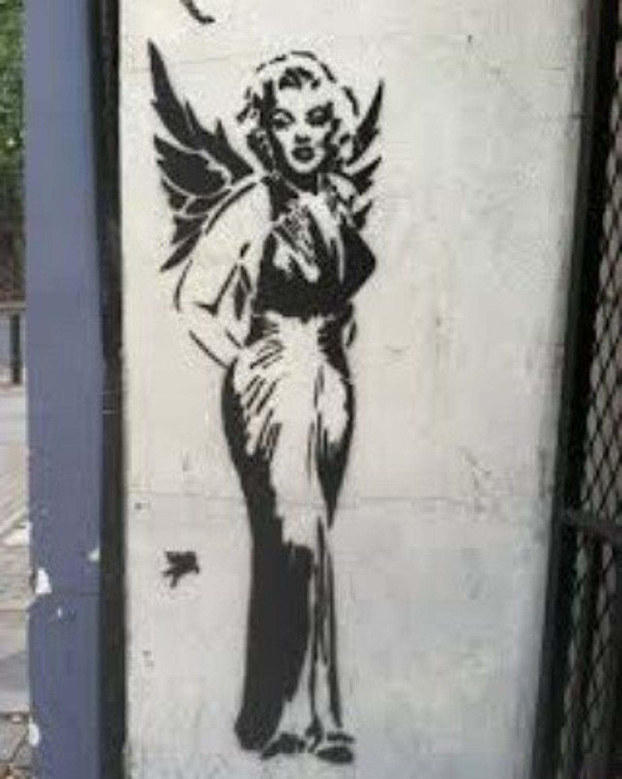 #Paris #graffiti photo by @senyorerre http://ift.tt/1S7dljG #StreetArt https://t.co/1xVgQafEue