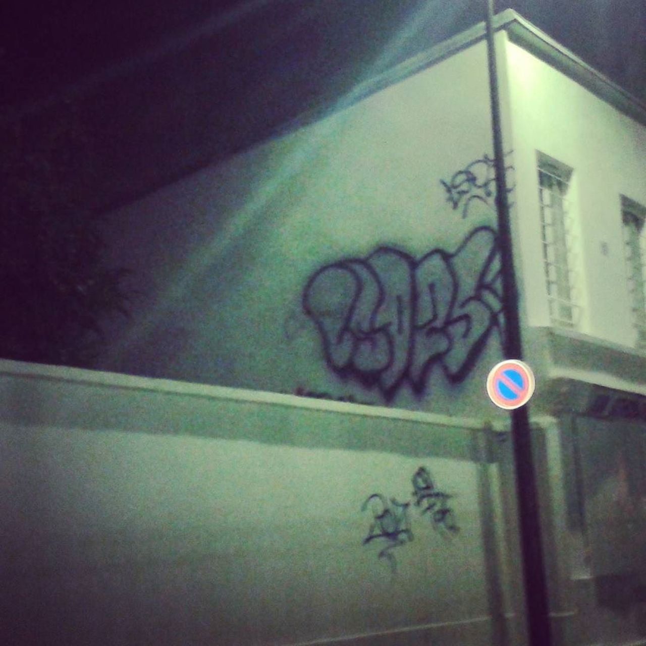 #Paris #graffiti photo by @ganjaog http://ift.tt/1POk046 #StreetArt https://t.co/waWVScKyGD
