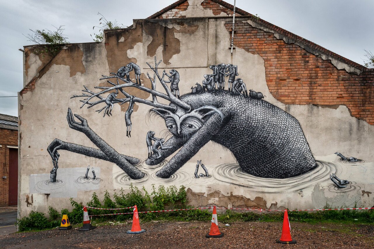 Incredible new mural from Phlegm in #Digbeth for City of Colours#streetart #graffiti #Birmingham #photography https://t.co/xusc2gWtaX