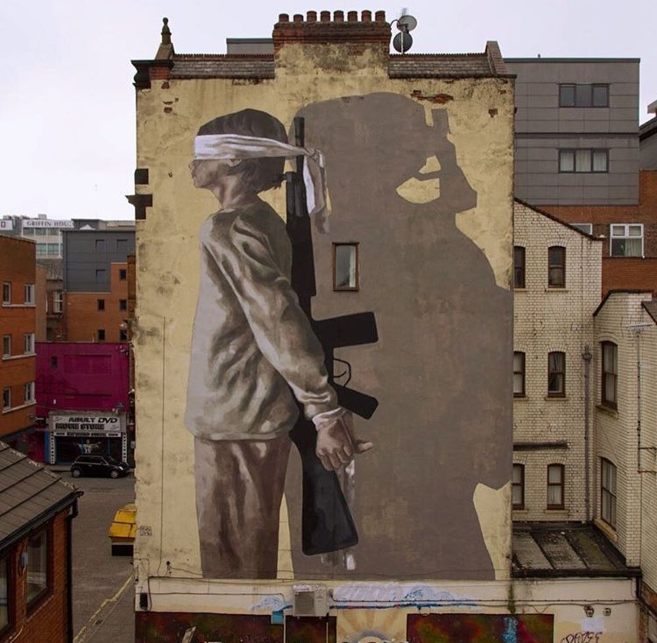 ¨War impact in children lives¨ Urban art by Hyuro in Manchester, England https://t.co/AwW1vBywHN #streetart #mural #graffiti #art
