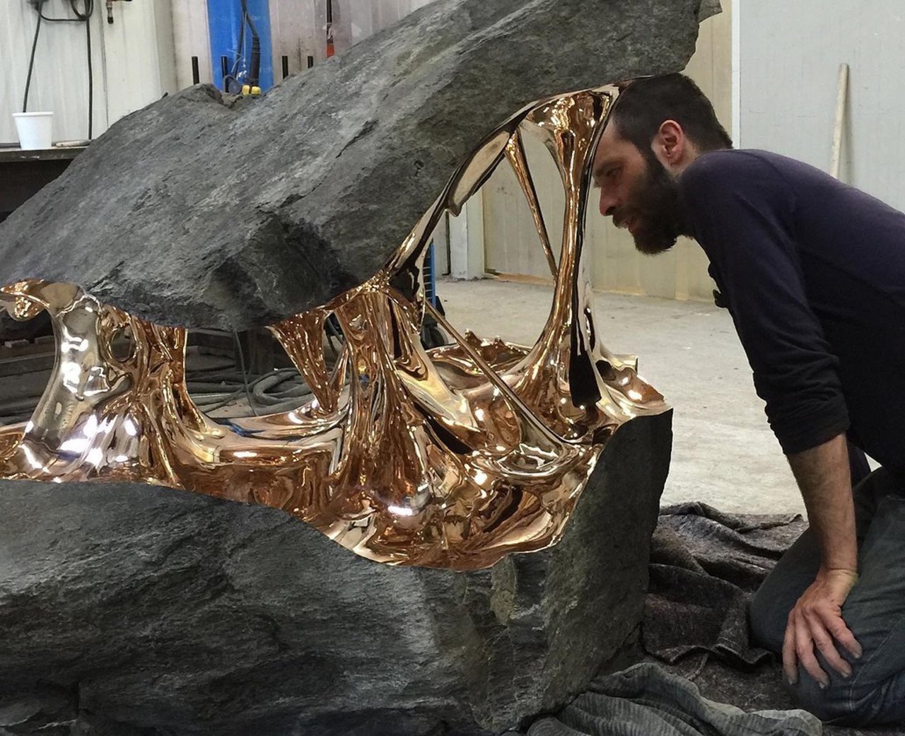 Check out Romain Langlois' bisected boulders with stretched bronze interiors. https://t.co/ruj2Tk8BOr