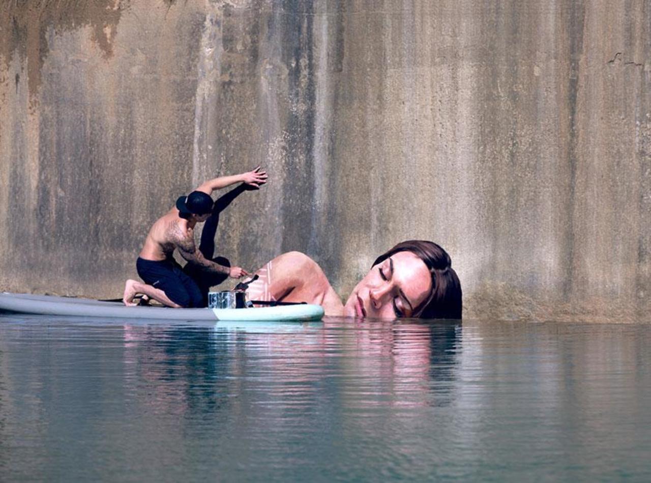 Now that's a skill! Sean Yoro creates stunning murals while balancing on a surfboard. #artwork #mural #graffiti https://t.co/YHwIcmAS8d