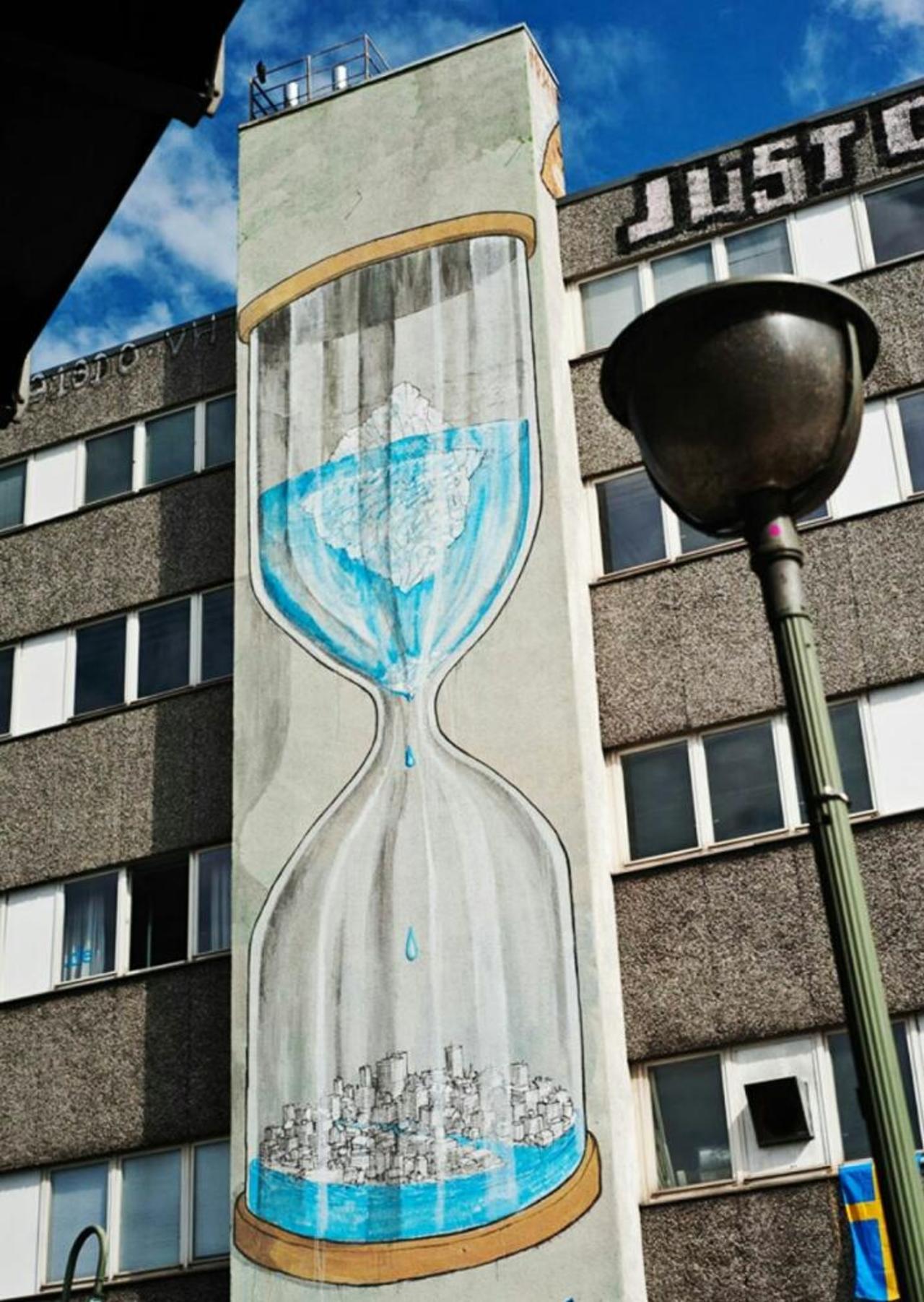 12 Powerful Street Art Images That Confront Climate Change. Check them out: http://bit.ly/Niumeclimate #streetart https://t.co/S5TjFPNuhq