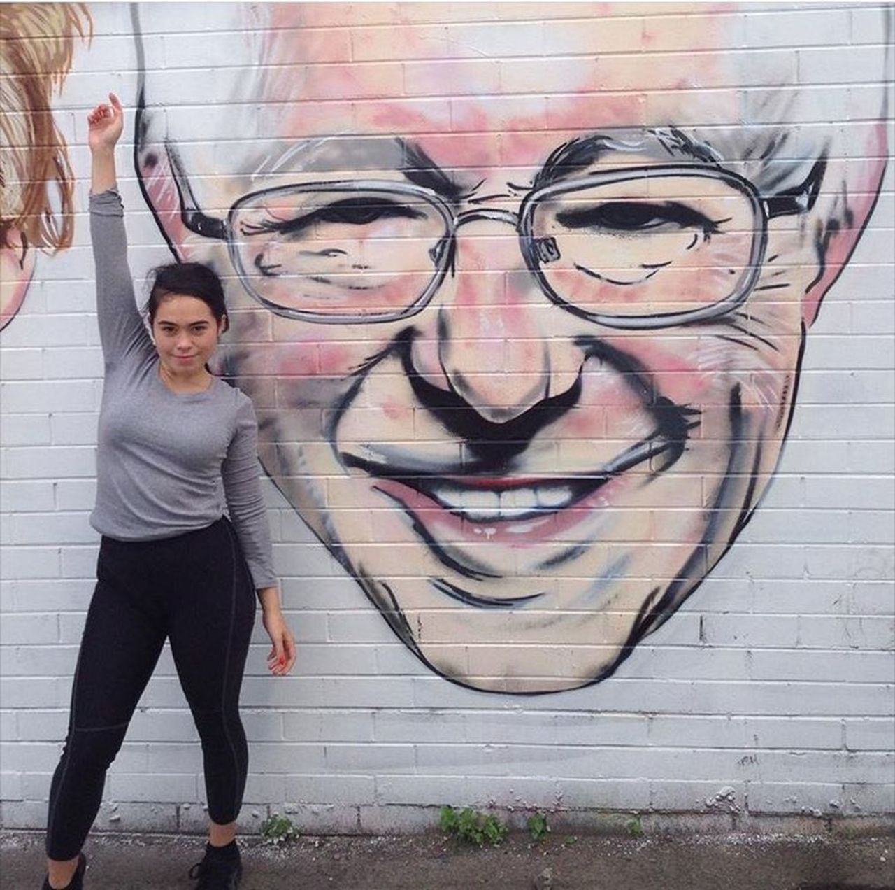 #DemsInPhilly #BernieAtDNC #StreetArt #Bernie gets a bucket full of love from Melbourne Australia. https://t.co/orP43hfqvW
