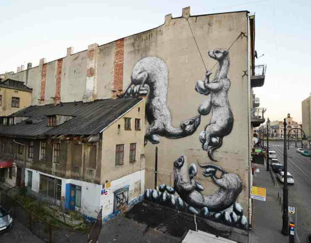Mural by ROA #Lodz #Poland Streetart #urbanart #graffiti #mural #art https://t.co/eKeQSgSc7Z