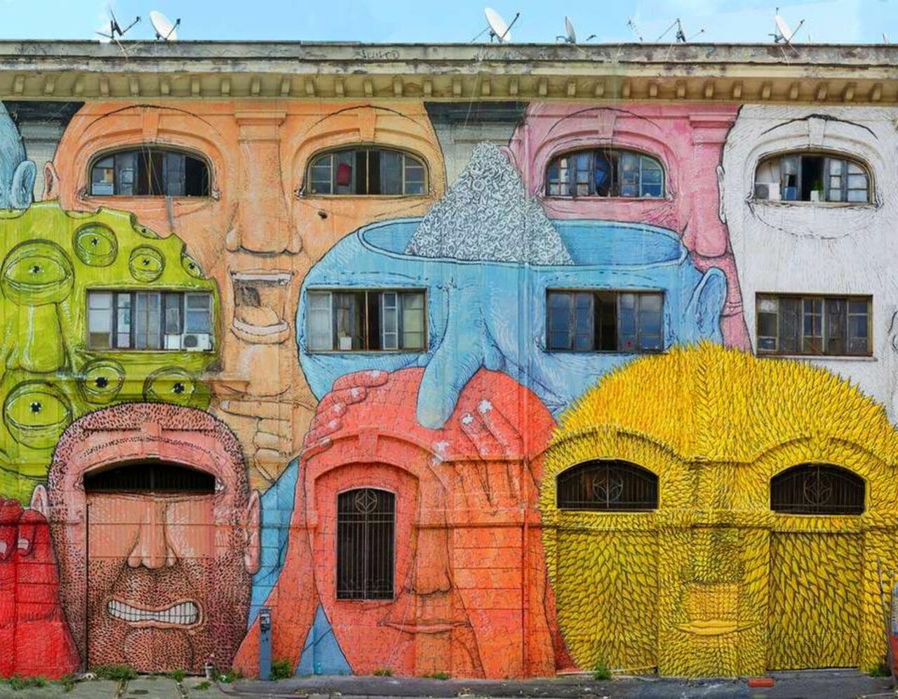 New giant #mural in Rome by the artist Blu. Check out these bizarre faces here: http://bit.ly/1xWLY4U #streetart https://t.co/Jkf0z9myF9