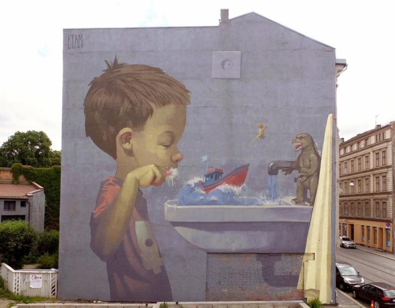 Awesome work by Etam Cru. Find more: http://bit.ly/1wAYCVW #streetart #urban https://t.co/awag7gYnJ1