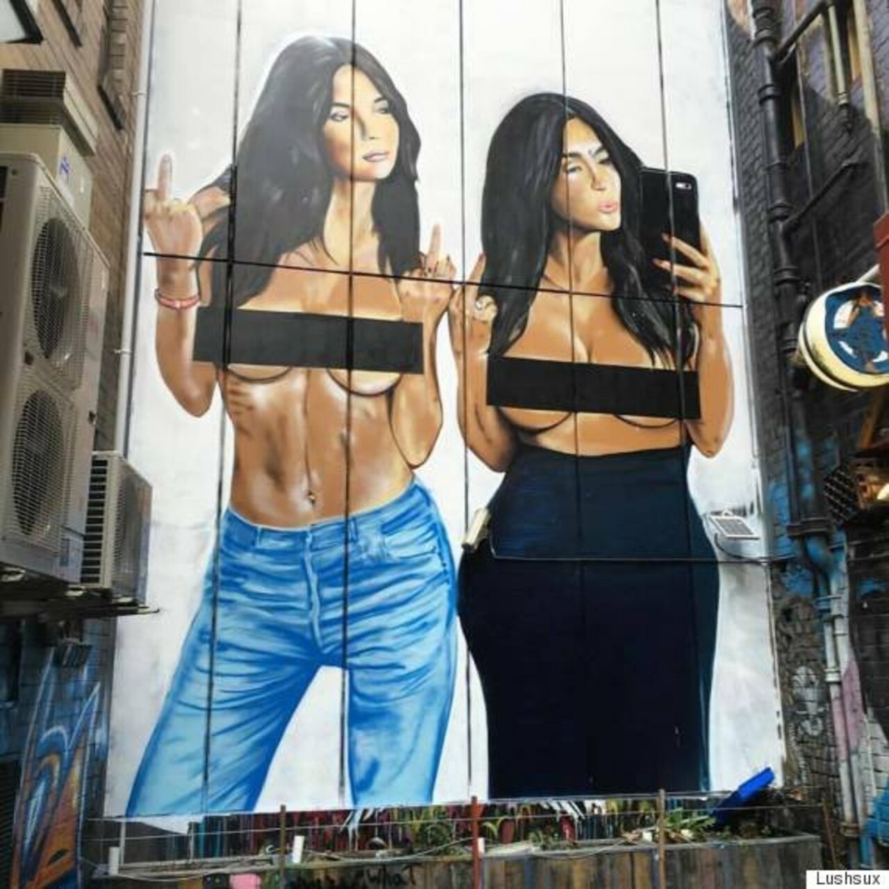 #mural by Lushsux #Melbourne #Australia #Streetart #urbanart #graffiti #art #Ratajkowski #Kardashian https://t.co/Tj8hVe7OKl