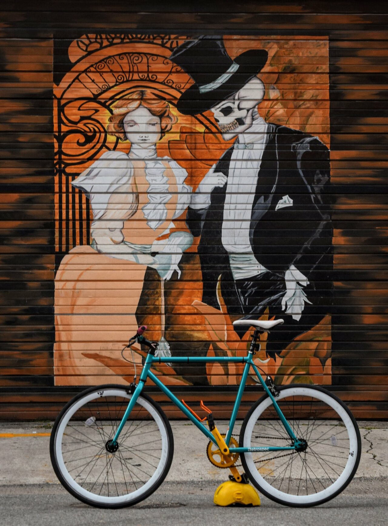 My #bicycle n New Orleans #streetart . by @picturenola..Media@#bananasocialmedia #travel ✈ #vacation #nola https://t.co/L5SsMLXDSQ