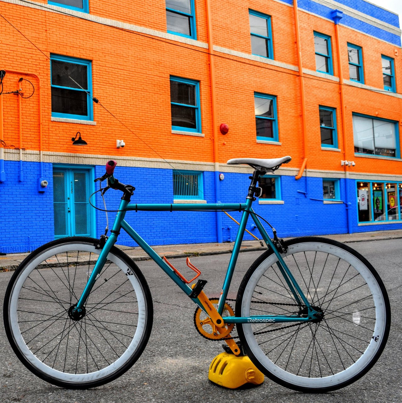 My #bicycle n New Orleans #streetart . by @picturenola..Media@#bananasocialmedia #travel ✈ #vacation #nola https://t.co/qC5eaY2Aby