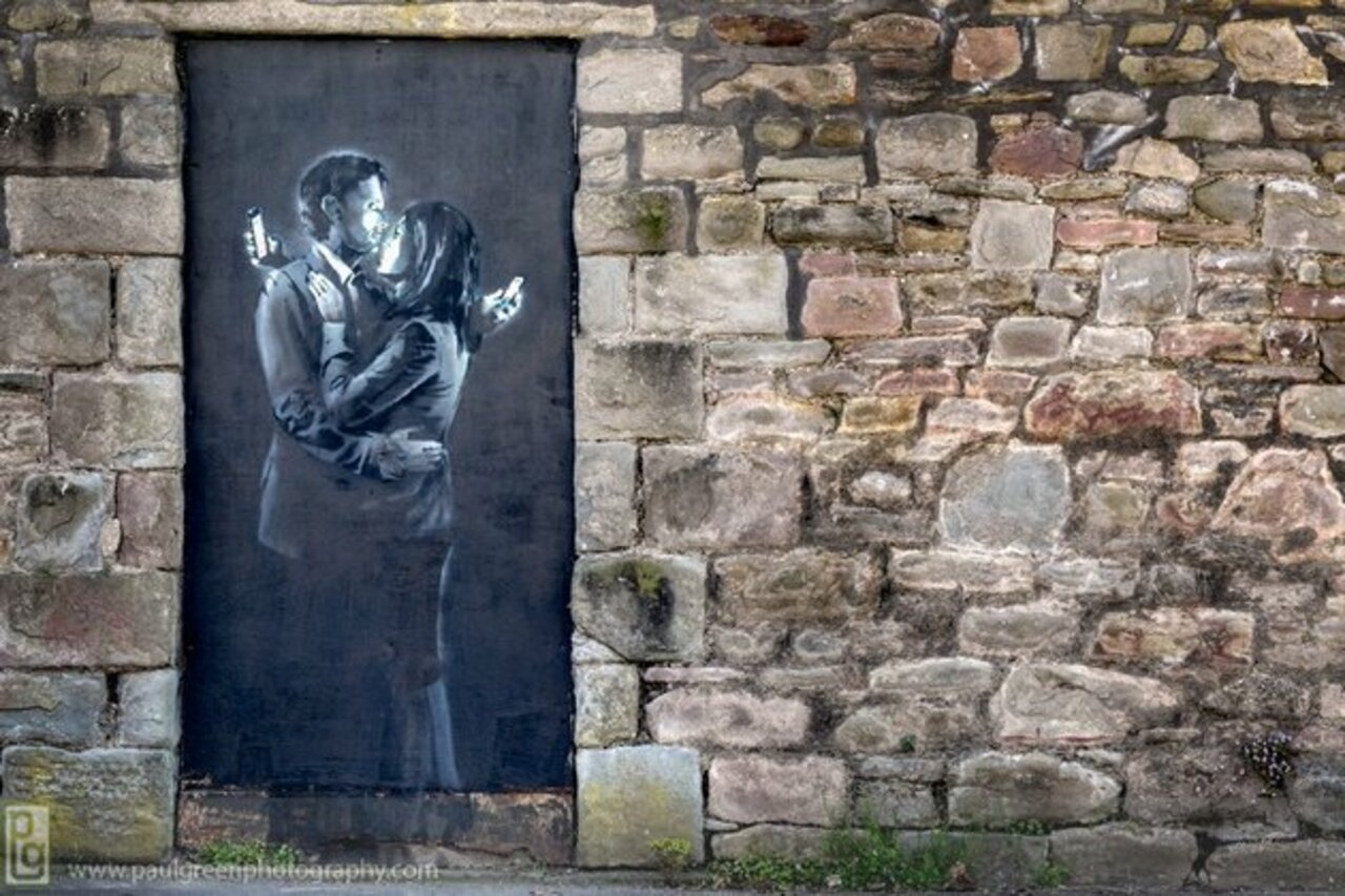 'Mobile Lovers' by #Banksy 2014 #art #streetart https://t.co/ij2slk3EaS