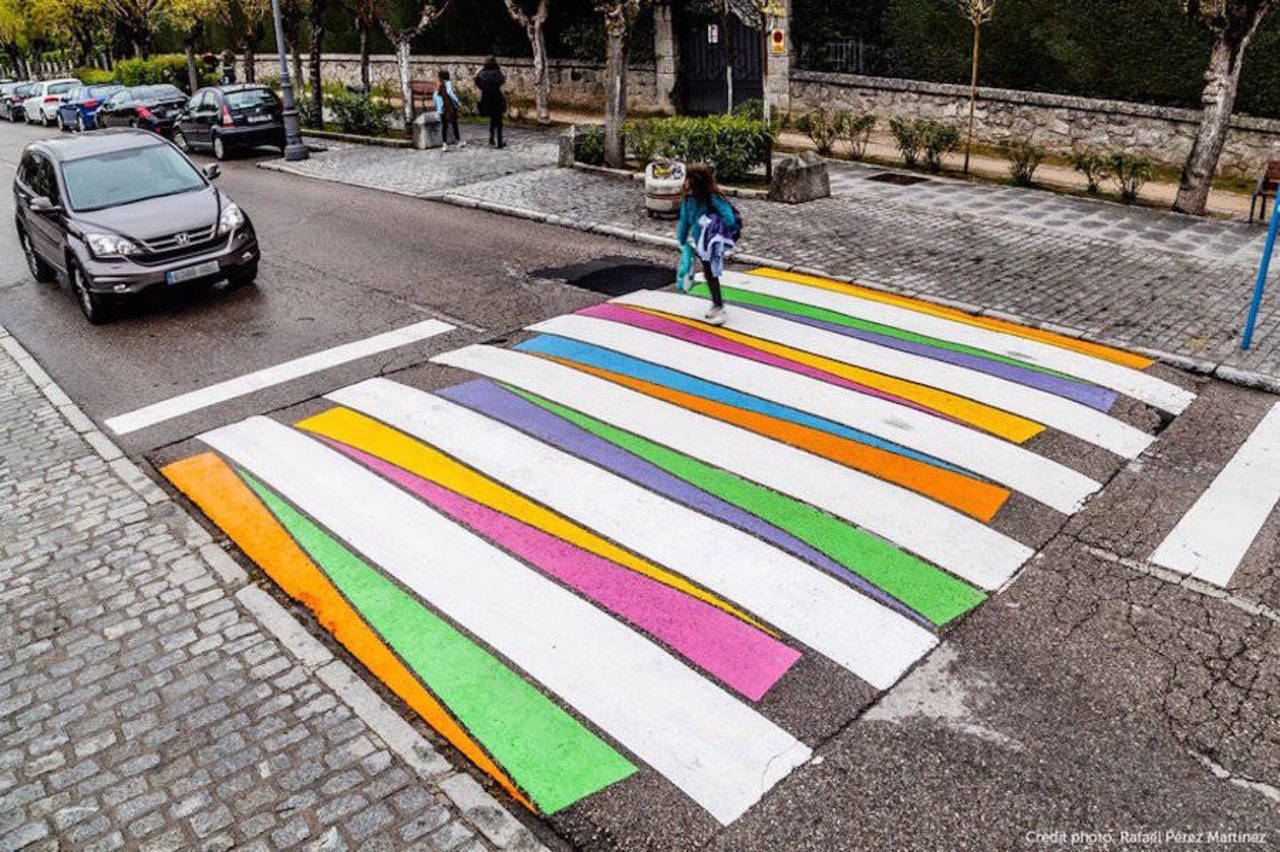 Visual media artist @Christo_Guelov transformed Madrid's pedestrian crossings into beautiful works of #streetart. https://t.co/tqTGuHvhdf