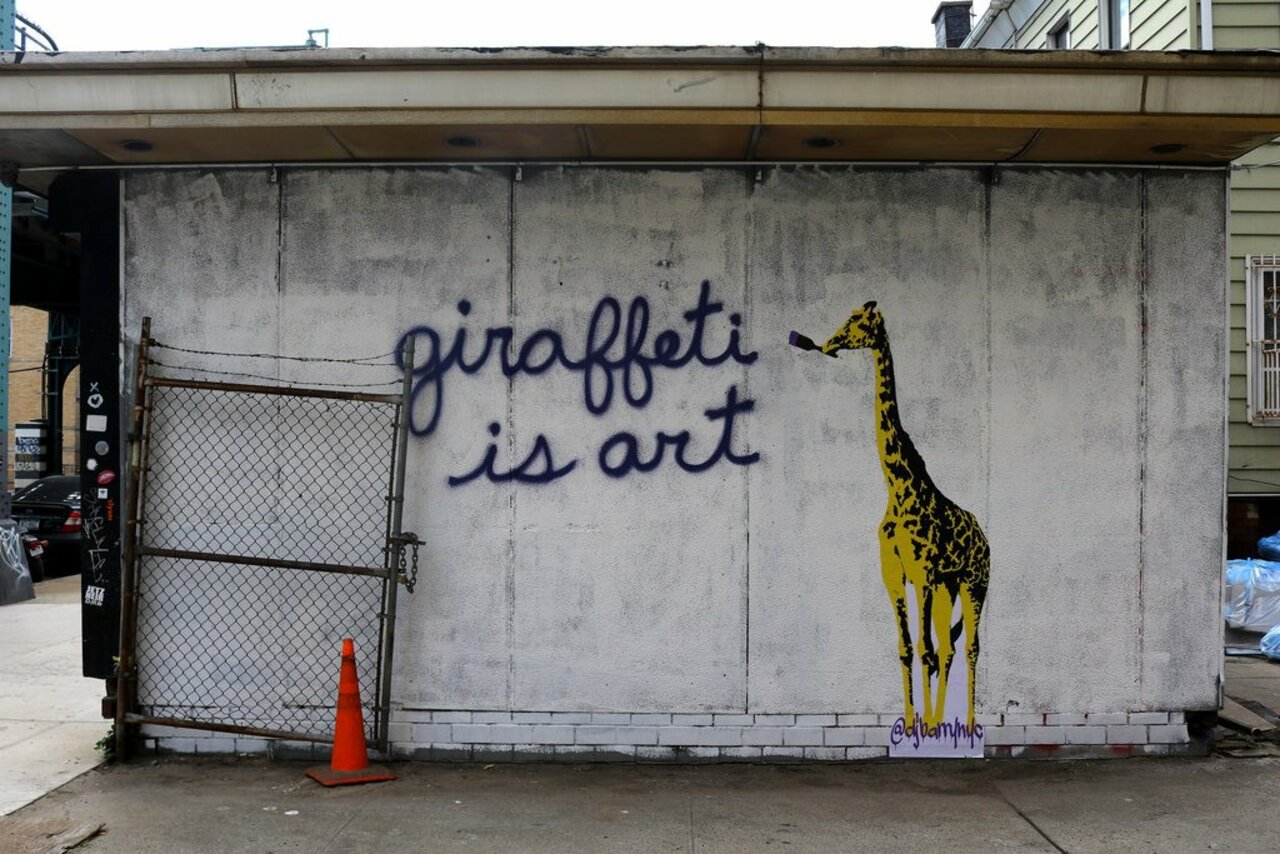 IMG_9972 Giraffe by changsterdam http://www.streetsy.com/post/150307613955 #streetart #graffiti https://t.co/91ggiVijaa