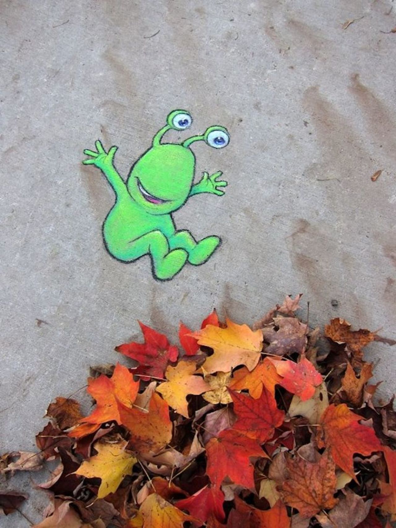 #DavidZinn #Streetart #FallColors Actual real fallen leaves are included in his pieces, around this time of year. https://t.co/GYEudFWd6R