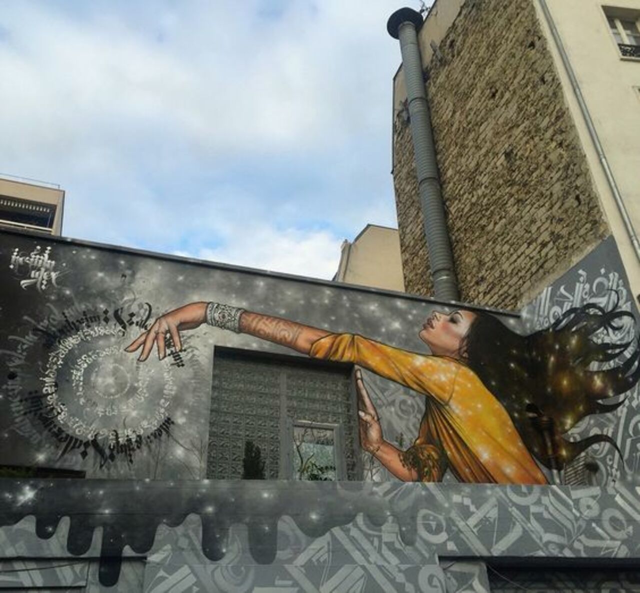 Cosmic Girl        •       #streetart #graffiti #art  . : https://t.co/aN3T5vjJDq