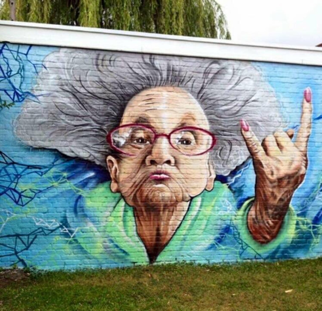 Because #Age is not on your ID – #Creative #StreetArt http://beartistbeart.com/2016/10/26/because-age-is-not-on-your-id-creative-streetart https://t.co/4xnFmZU4Sn