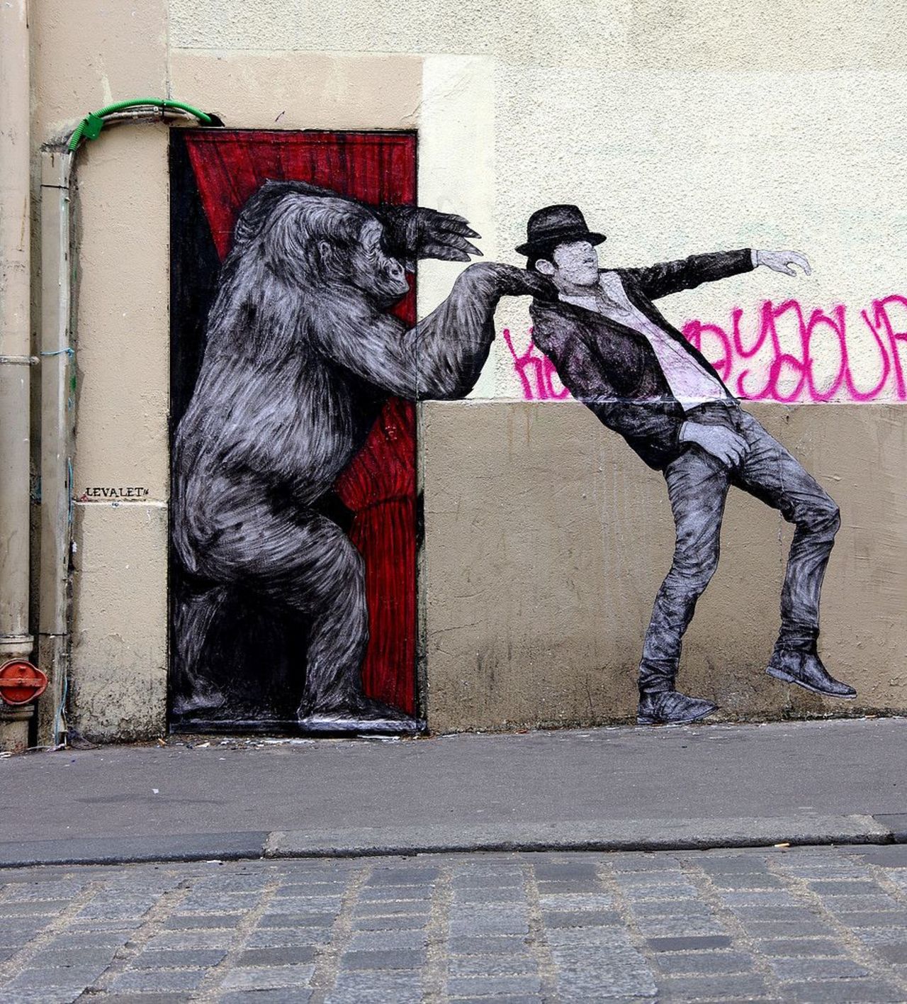 New Street Art by Levalet - Paris#streetart #mural #graffiti https://t.co/YdzhZaCelt