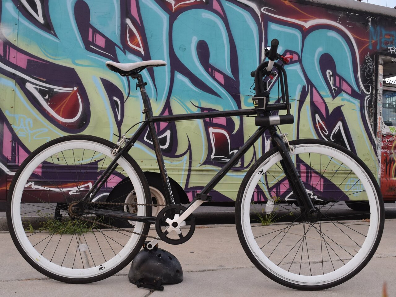 NewOrleans best #streetArt  #Bicycle.Media @Bananasocialmedia . #art #fixie #neworleans #bicycleandre https://t.co/llaZbAz0dq