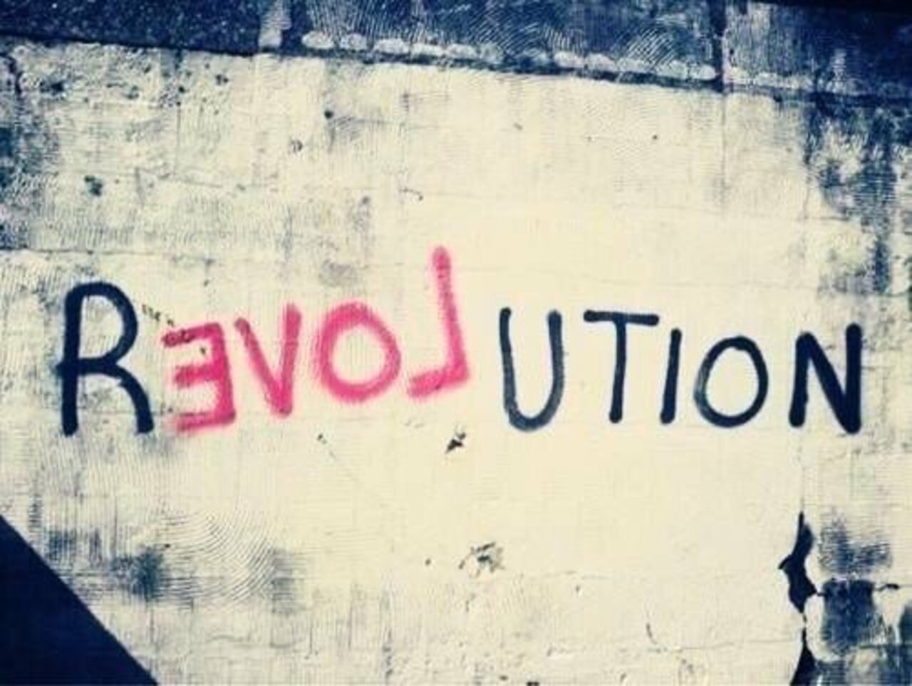 #Love Revolution – #Creative #StreetArt http://beartistbeart.com/2016/12/02/love-revolution-creative-streetart https://t.co/rSstUIyOh1