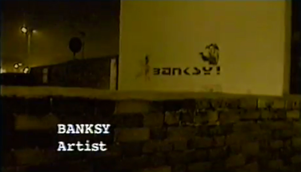 Video: Banksy Interview from ’95 #streetart #banksy https://streetartnews.net/2016/12/video-banksy-interview-from-95.html https://t.co/zhpgSokGlK