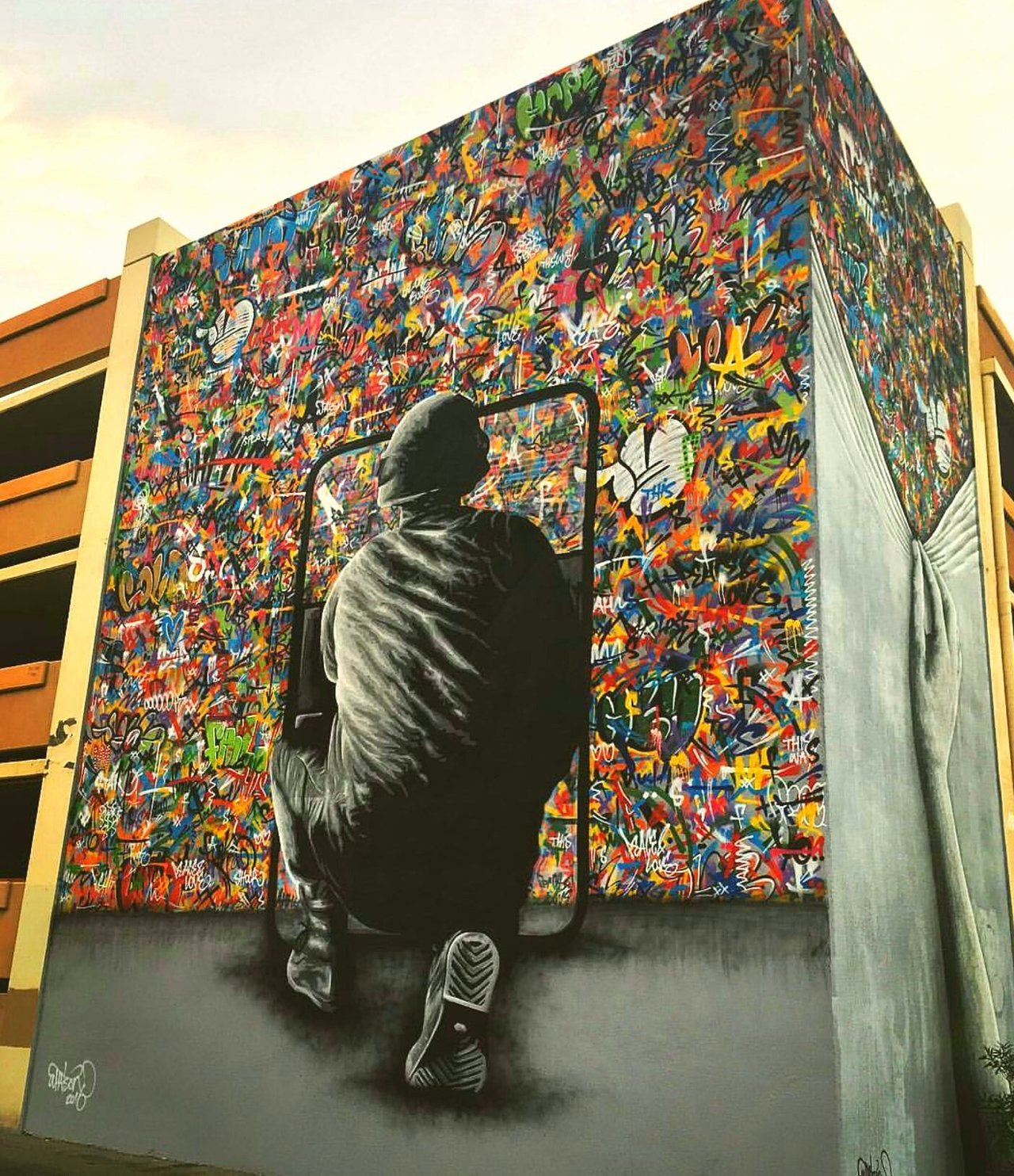 Impressive piece by @martinwhatson in #downtownlasvegas #justkidsofficial #streetart #art #contemporaryart https://t.co/H8VWMHQxZr
