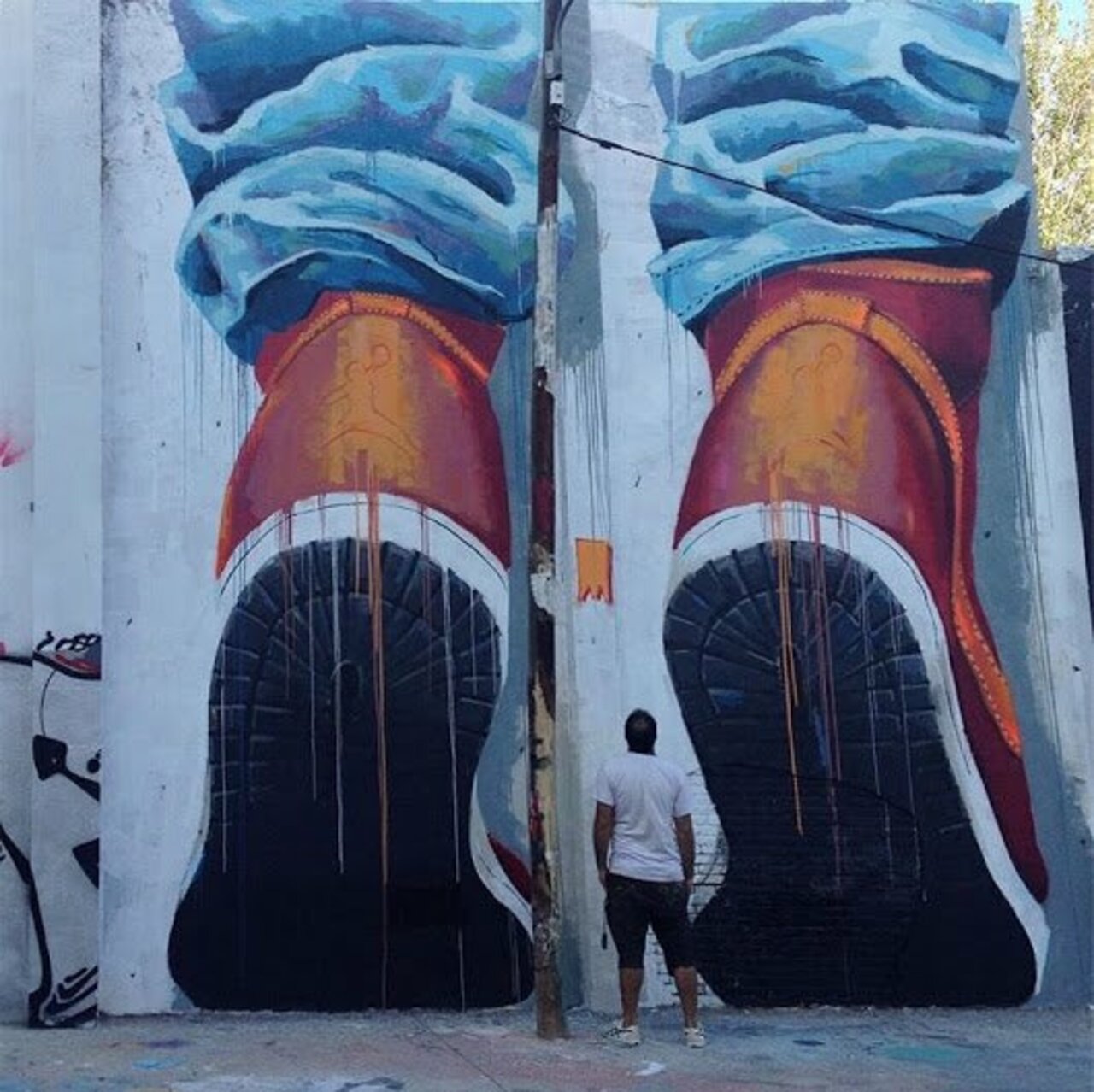 Street Art by Manumanu. #StreetArt #Graffiti #Mural https://t.co/a7zgN72EM7