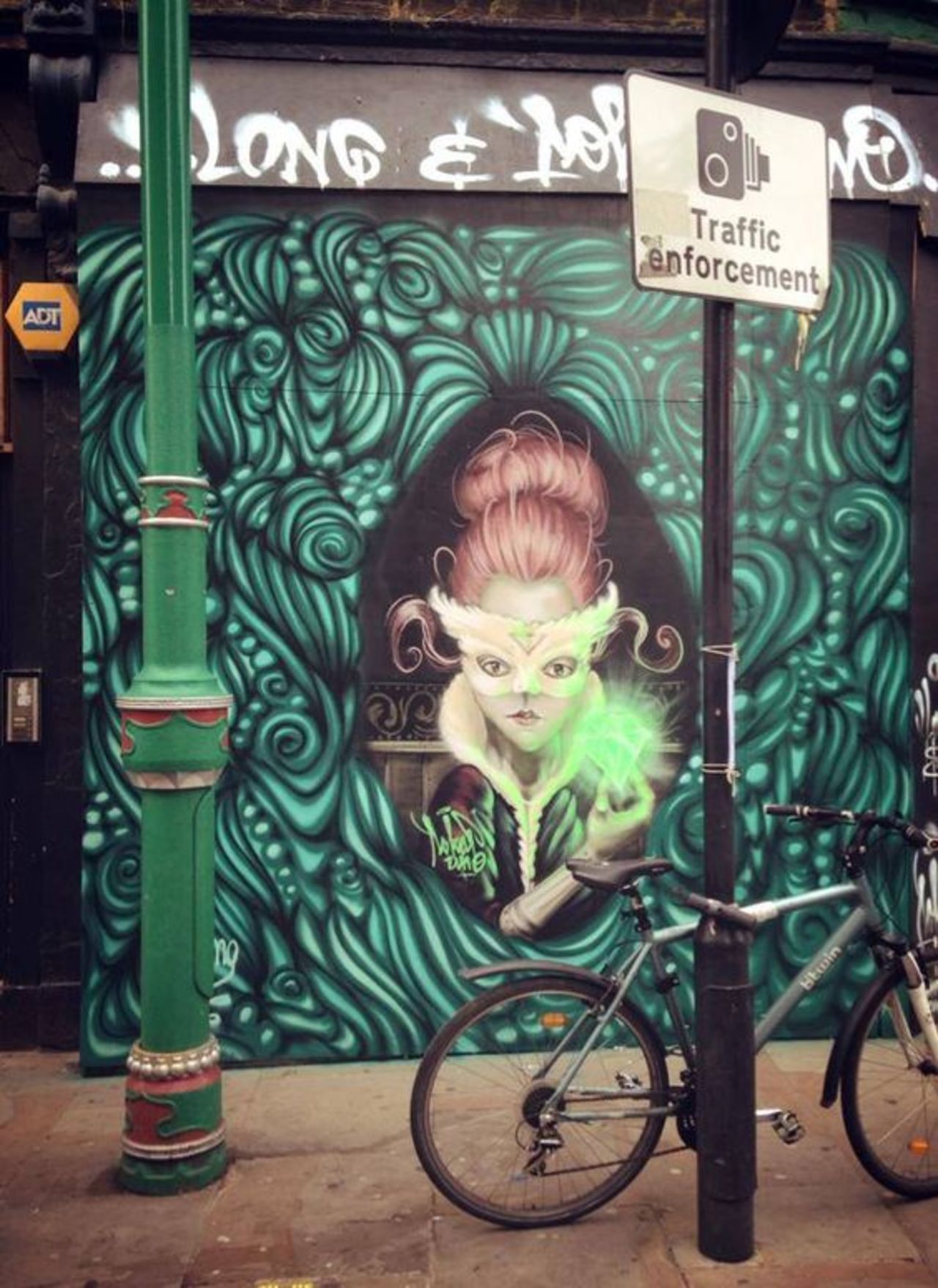 The Jade Secret          •         #streetart #graffiti #jade #secrets #art  . : https://t.co/r2KajRBLCF