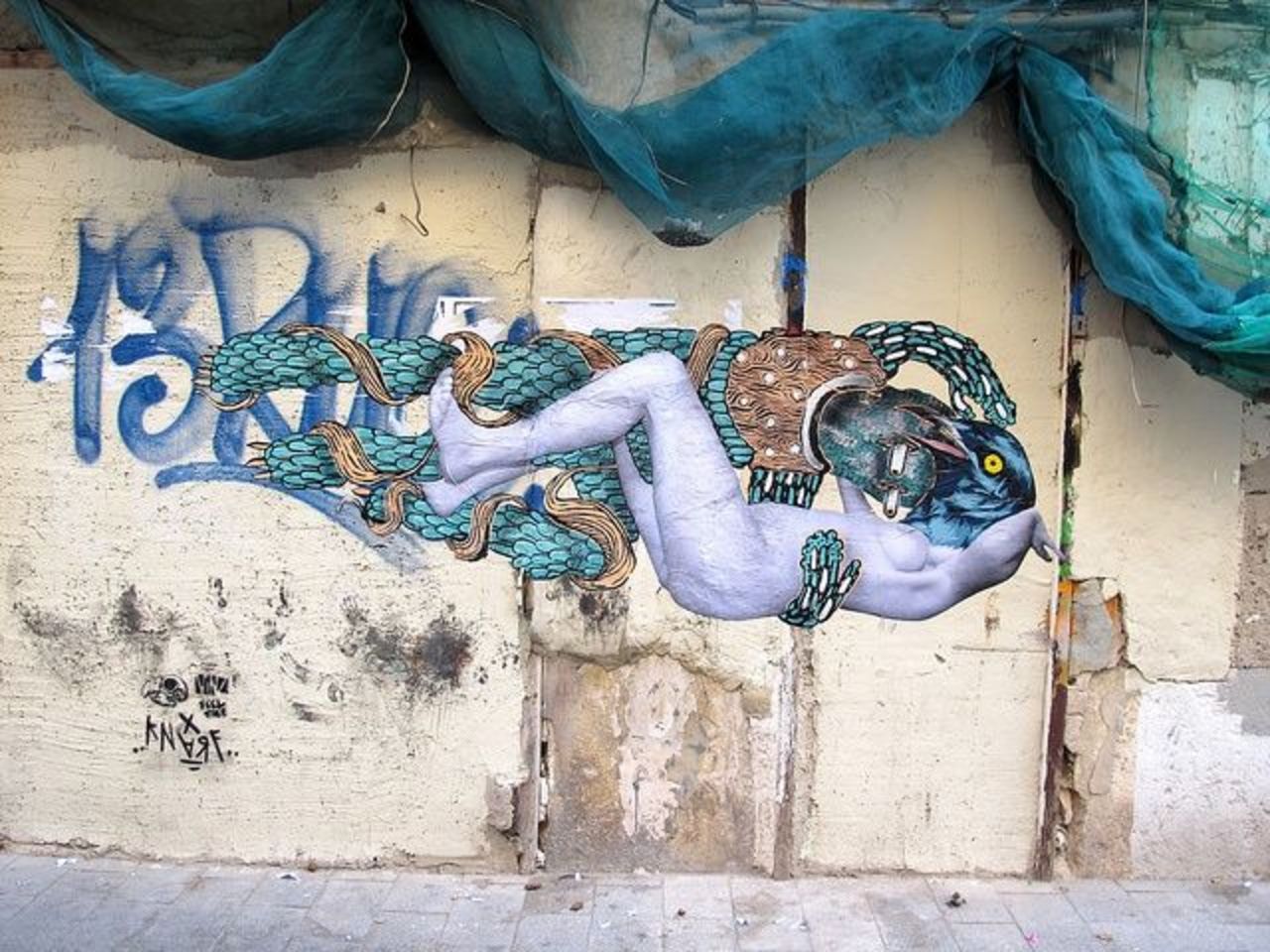 Interracial love  Vinz & Knarf in Valencia, Spain#streetart #mural #graffiti #art https://t.co/ovh8rWO0fk