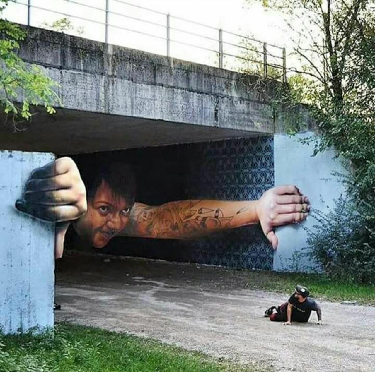 By GMan #streetart #mural #graffiti #art https://t.co/O1NMb8bkSt