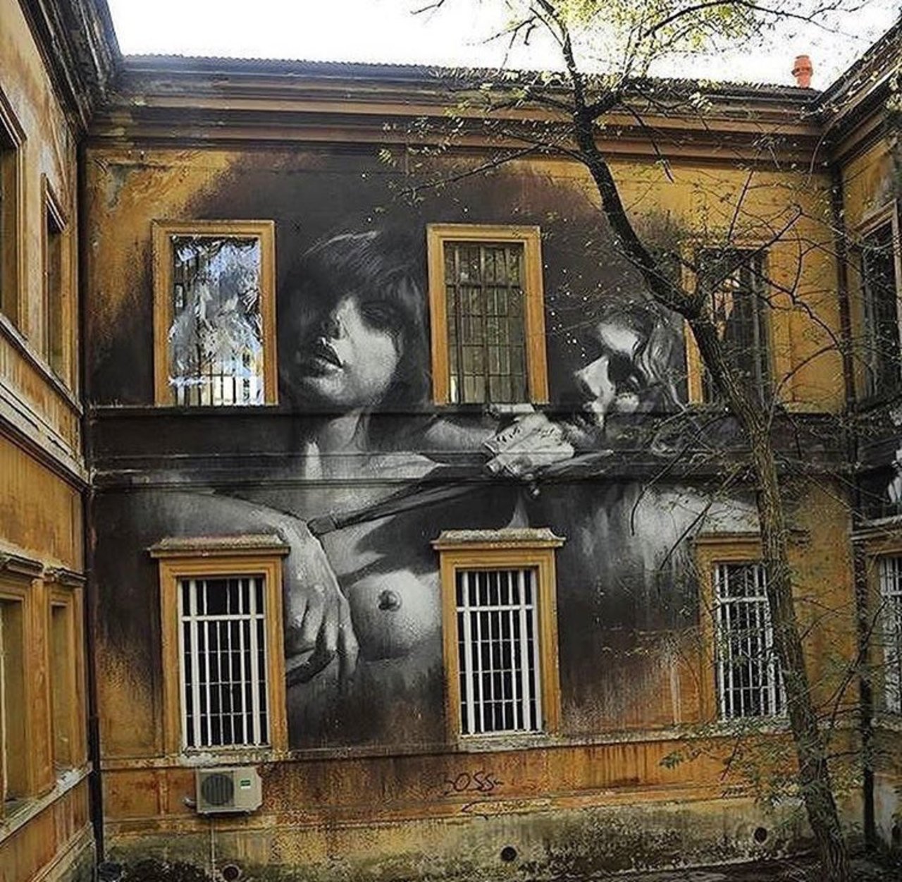 #mural by Gomez #Rome #Italy #streetart #art #graffiti https://t.co/qaTtXvj3lE