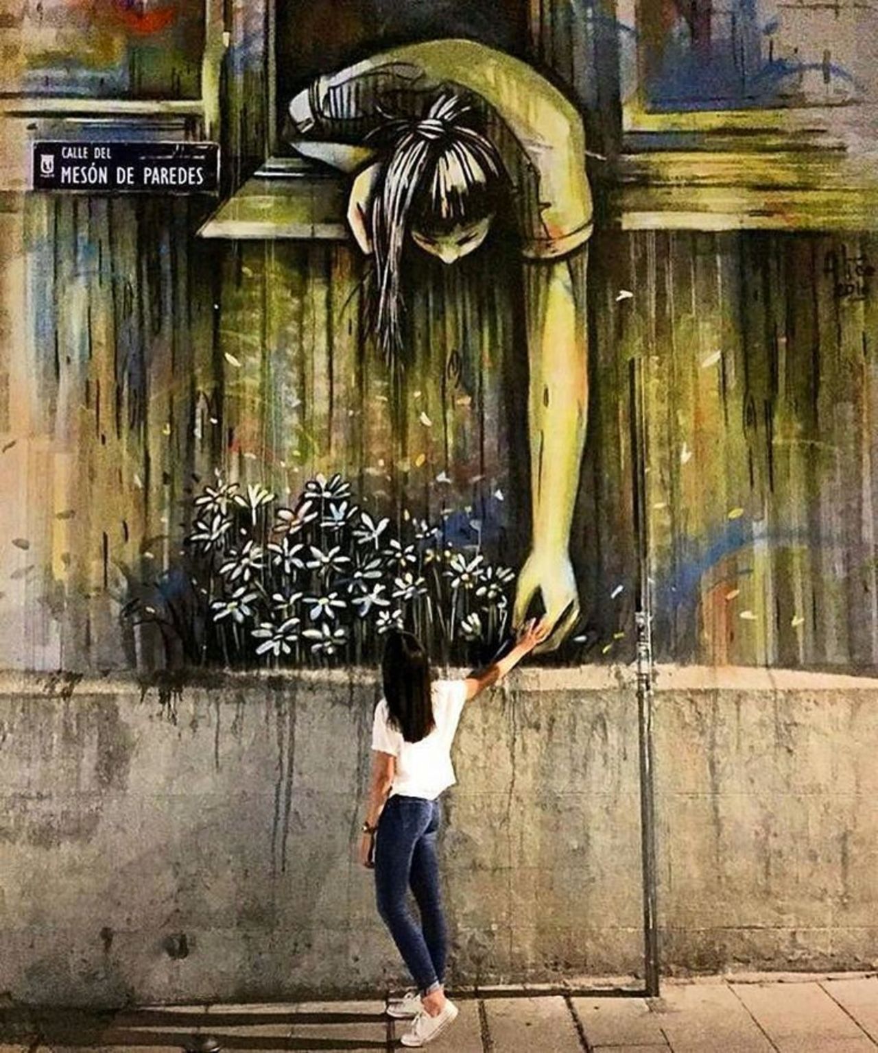 Mural by Alice Pasquini in Madrid, Spain #streetart #mural #graffiti #art https://t.co/8tBUS7IQNJ