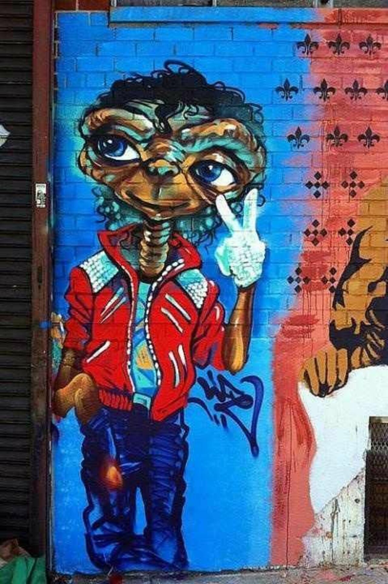 ET Michael Jackson mural. IDK the artist#streetart #mural #graffiti #art https://t.co/NhOuckJXQt