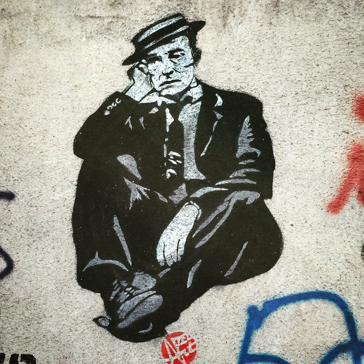 Buster Keaton waiting by #pascoariane #busterkeaton #streetart #graffiti #graff #spray #bombing #wall https://t.co/64iO398NwC