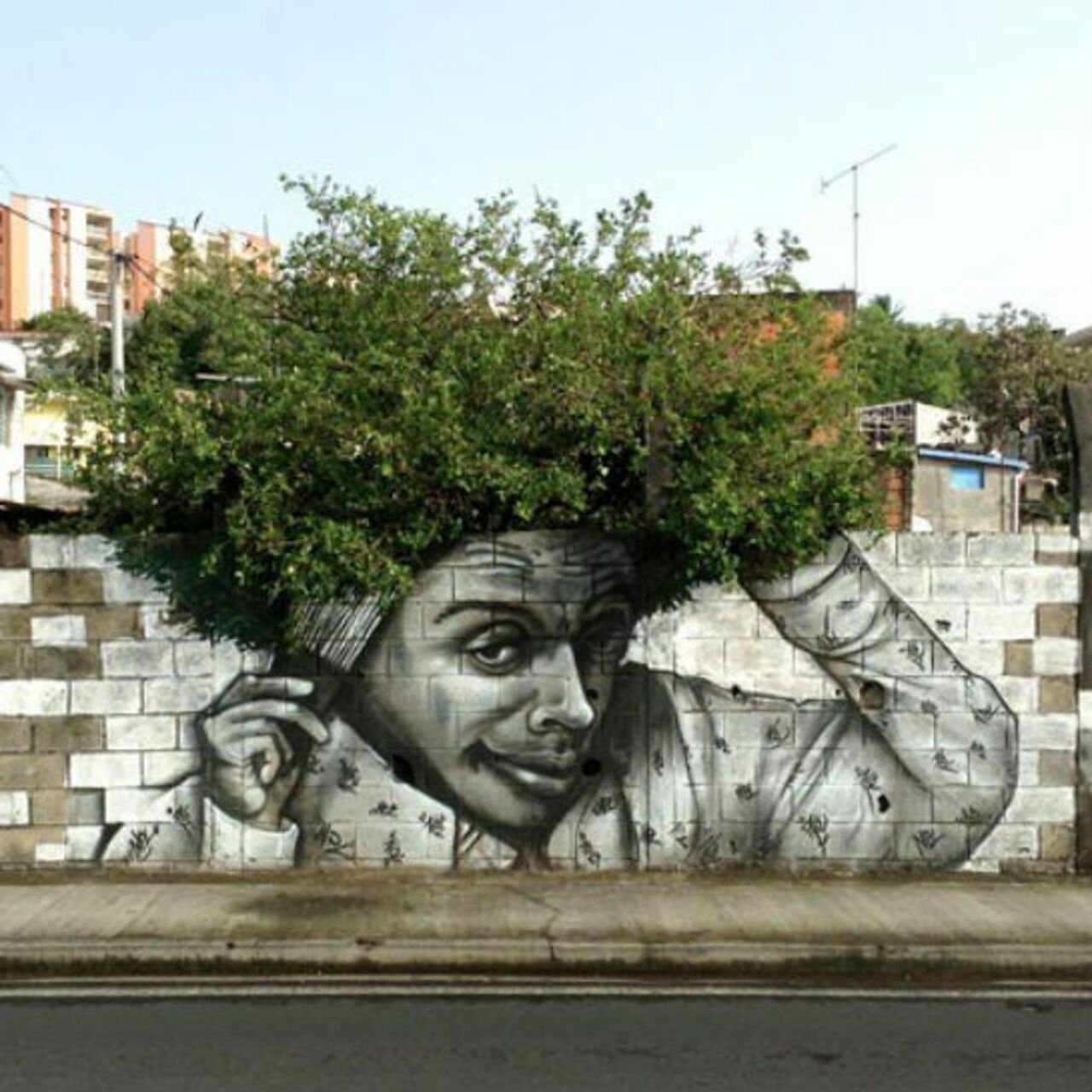 Schicke Frisur!#streetart #mural #graffiti #art https://t.co/PvQ4RjYxqV