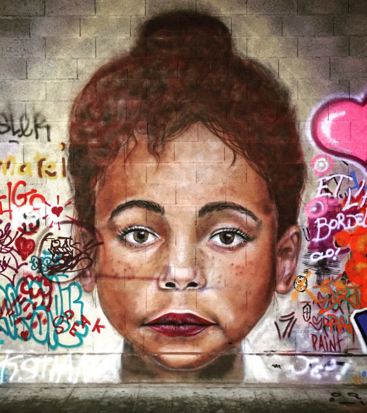 Lil'Gal by #septspraypaint #reunionisland in #paris at #laerosol  #streetart #graffiti #graff #spray #bombing #wall #urbanart #paris https://t.co/tYcf5M647c