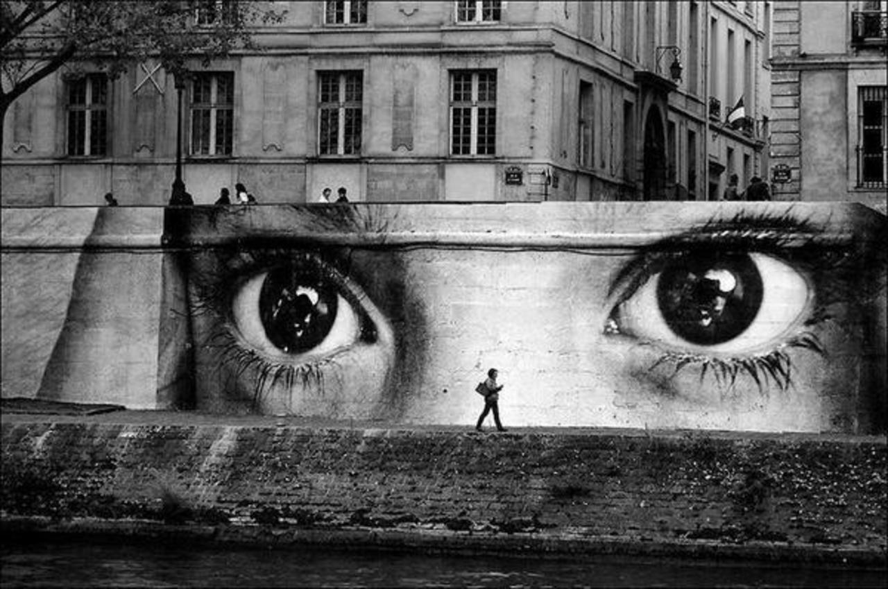JR - BIG EYES ! #Paris #streetart #painting #mural #art #photo #urbanart #graffiti #world #banksy #jr http://t.co/VmRkjYJiQA