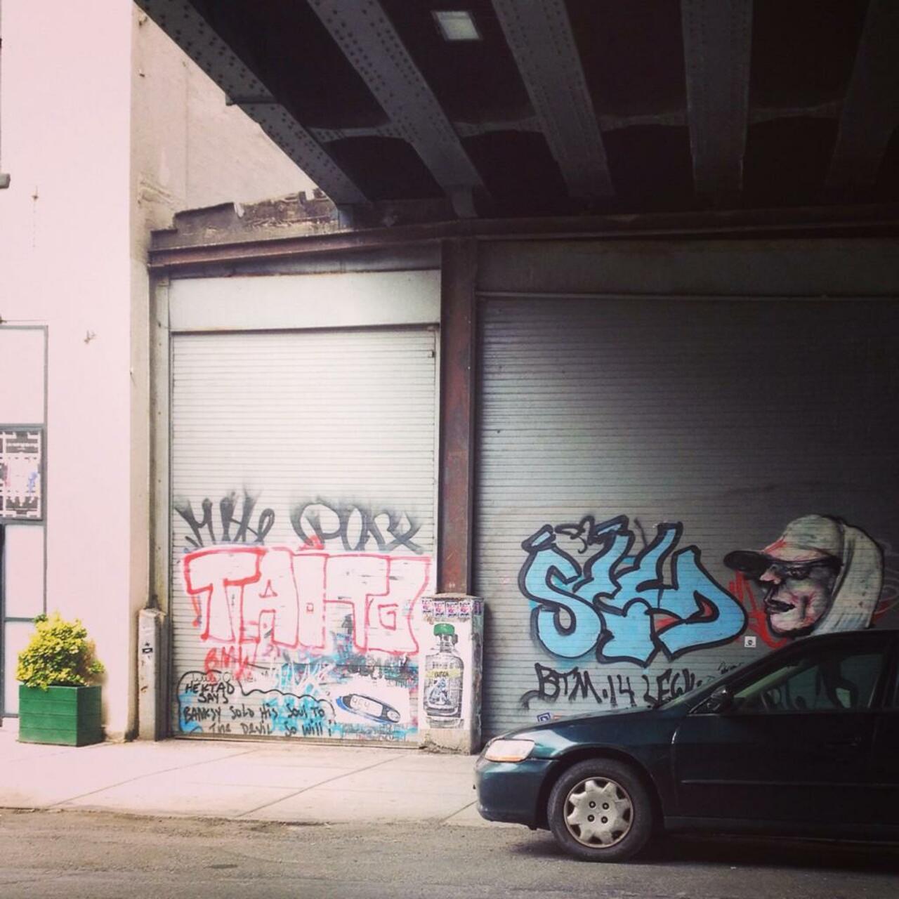 New York graffiti - Chelsea #iamsoojin #streetart #graffiti #newyork #chelsea #urbanculture #streetwear #art #fashion http://t.co/wmCY3qU1od