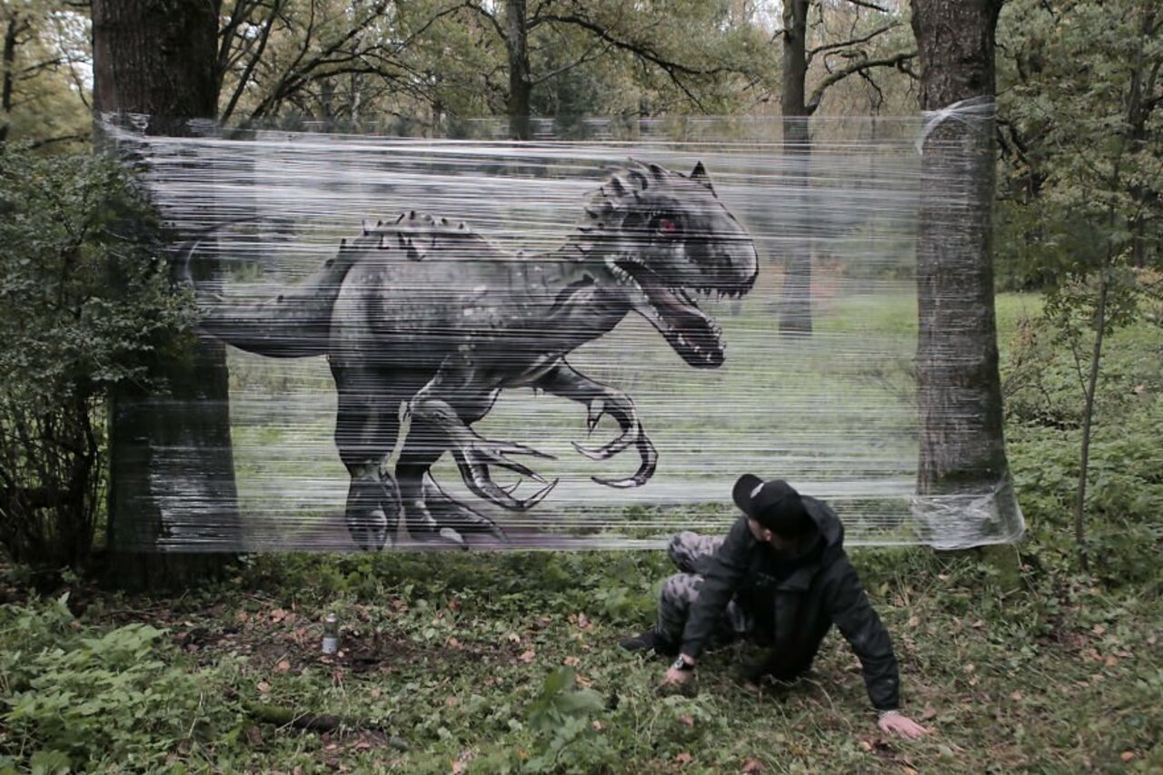 Artist spray paints dinosaurs and other animals onto plastic wrap in the forest. http://www.techeblog.com/index.php/tech-gadget/artist-spray-paints-dinosaurs-and-other-animals-onto-plastic-wrap-in-the-forest #geek #art #awesome #graffiti #graffitiart https://t.co/7j8F3vdT1F