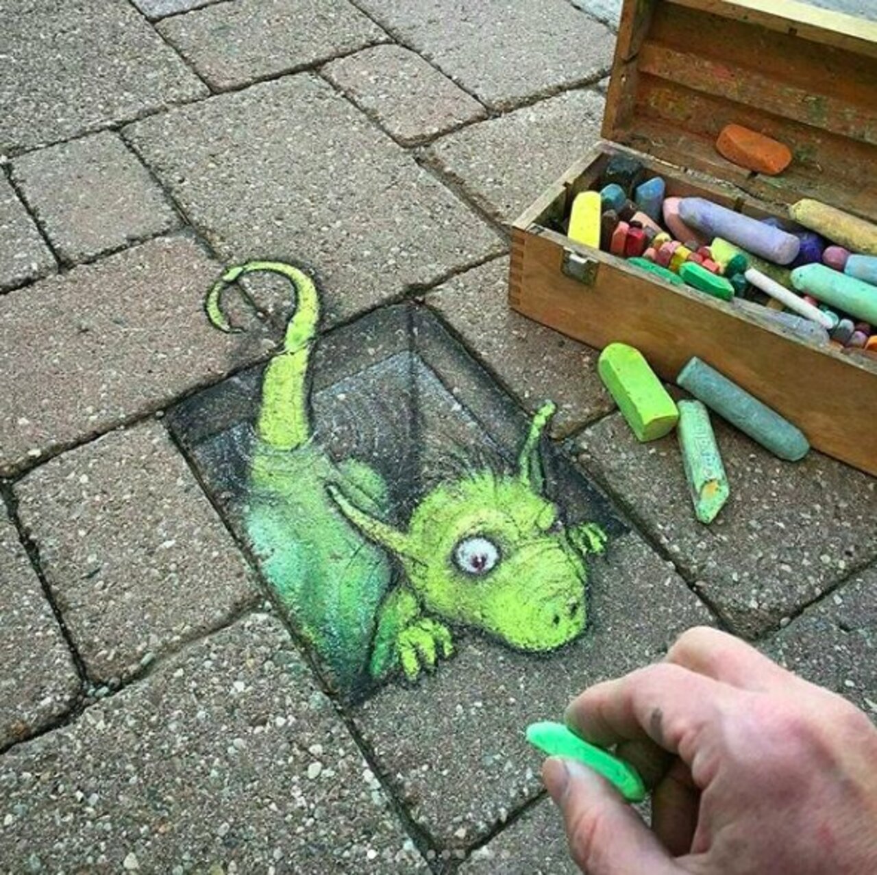 A really cute little creature by @davidzinn_art! Hi buddy! -- #globalstreetart #streetart #art #graffiti https://t.co/dXRy3Fn0VY