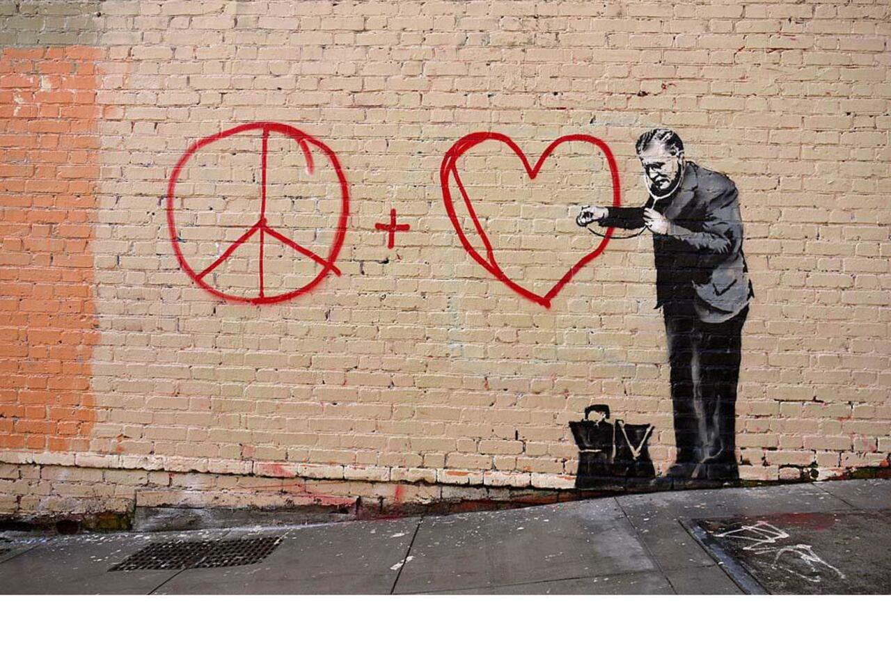 “@upbyartists: BANKSY

#streetart #painting #mural #art #photo #urbanart #graffiti #world #banksy http://t.co/E0kh0WnSvw”