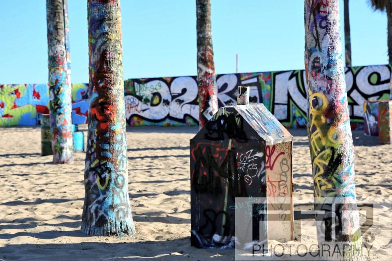 Graffiti at Venice Beach #venicebeach #streetphotography #streetart #photography #cool #art #graffiti #weheartit #fun http://t.co/n6fiUb4EB8