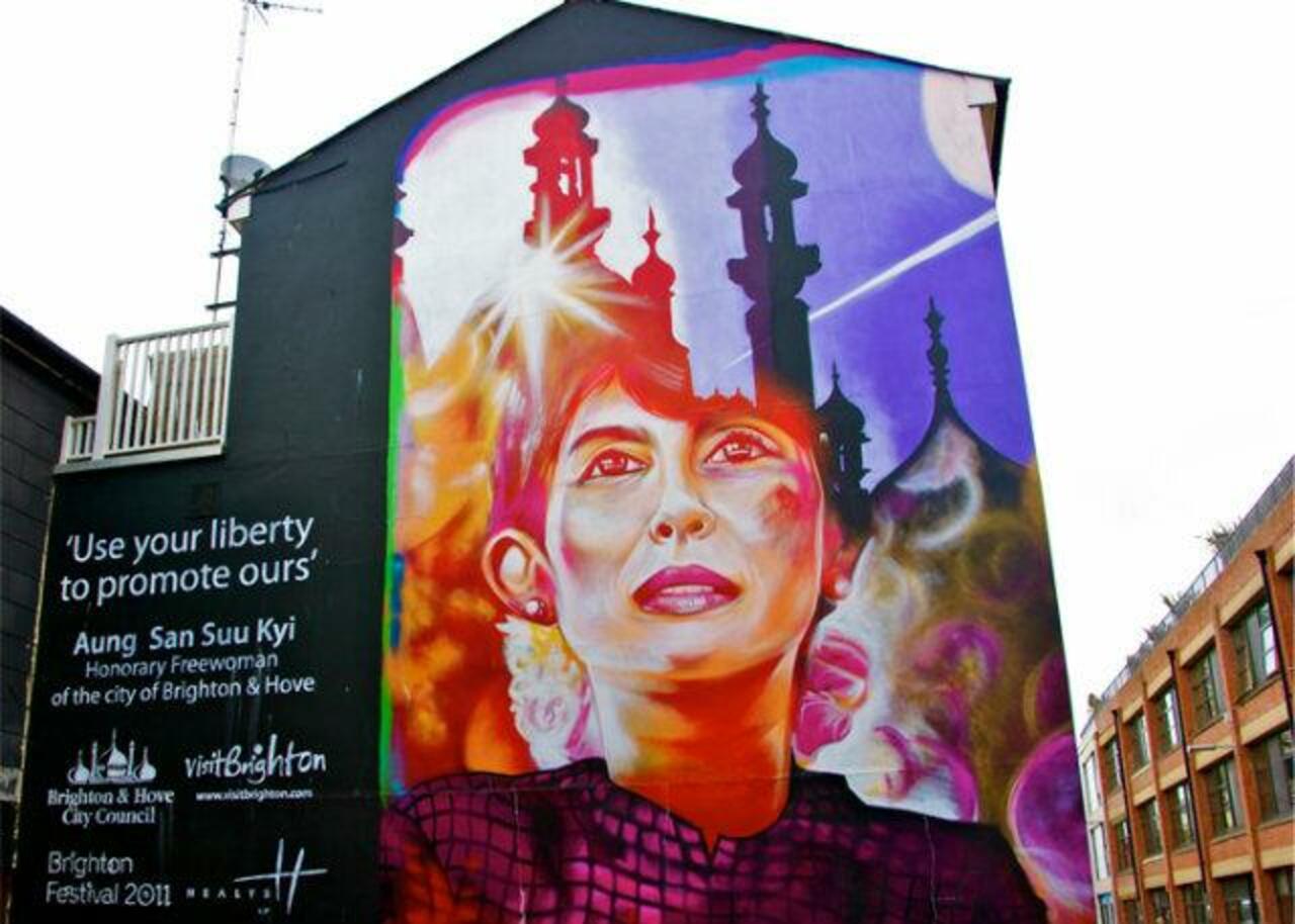 An Eastern touch in #Brighton • #streetart #graffiti #art #funky #dope . : http://t.co/DXeMiQJtEt