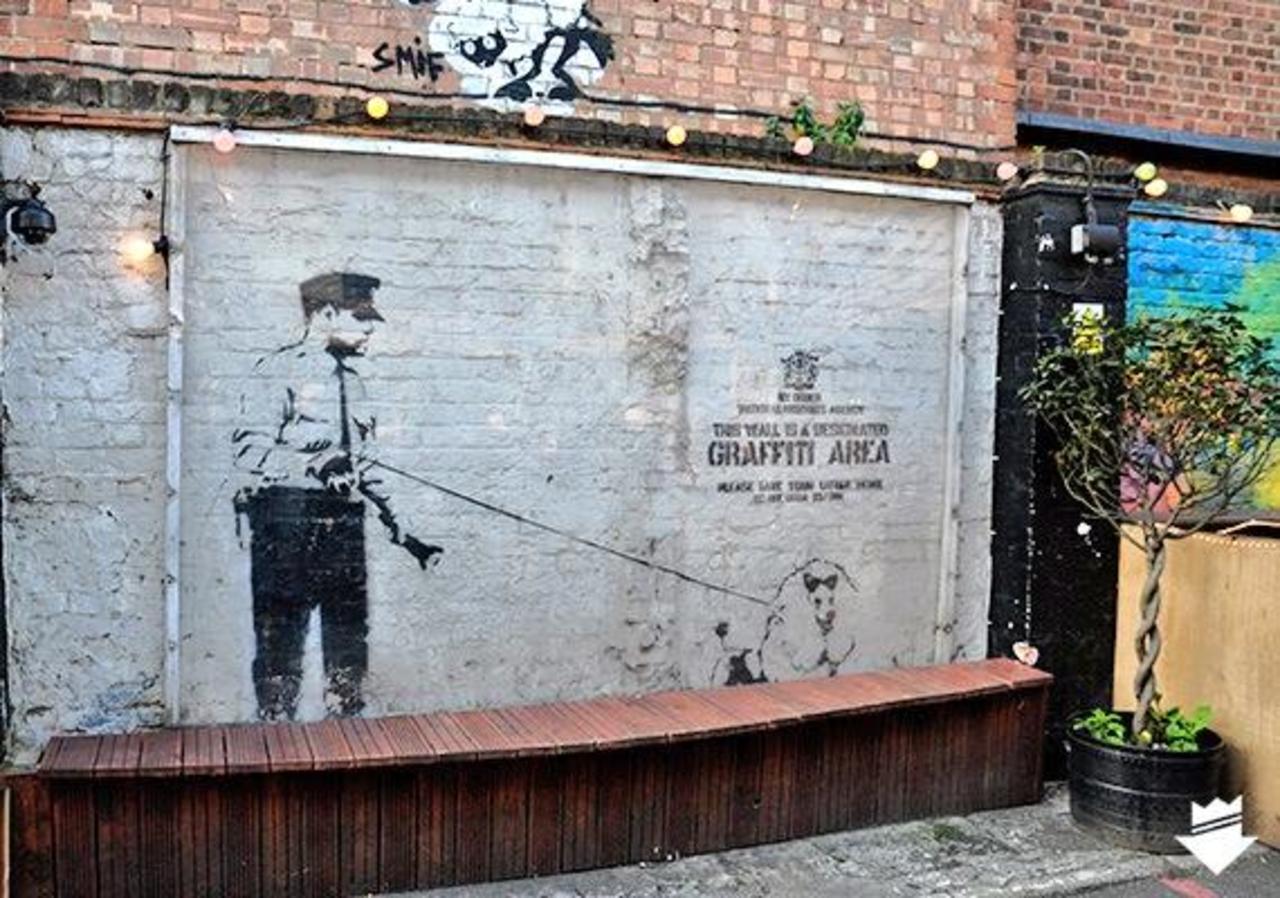 Banksy

#streetart #art #graffiti #urbanart http://t.co/60ynSXseBk