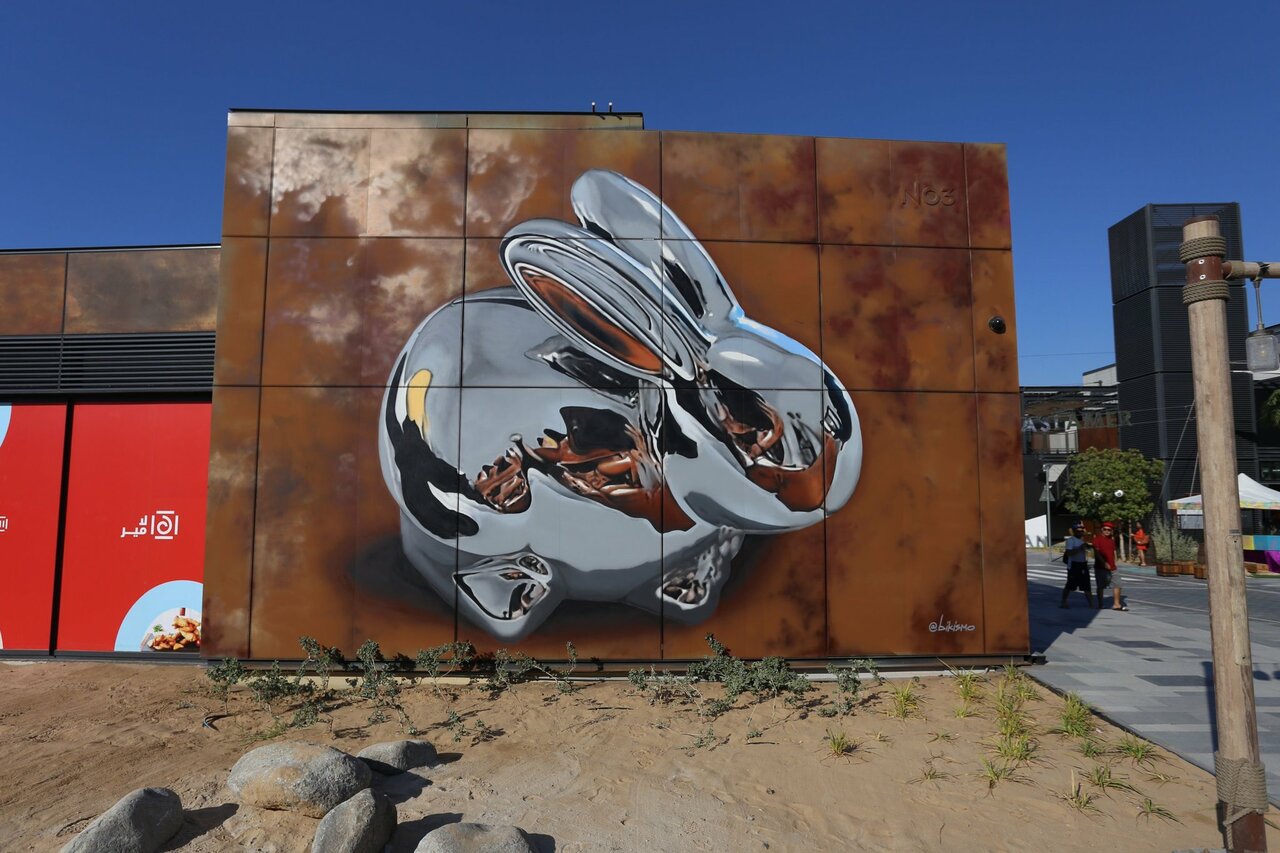 “Chrome Rabbit” by Bikismo in Dubai, UAE #streetart #art #graffiti #mural https://t.co/KCVeUux3R3