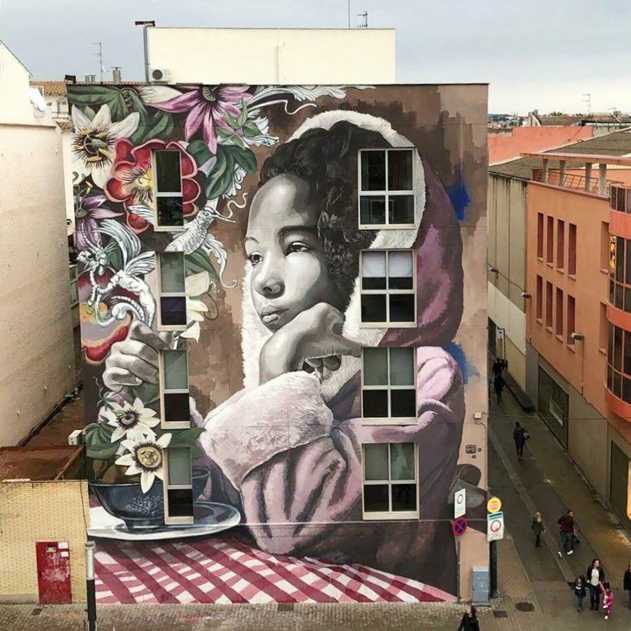 ... like beauty... and flowers. Amazing piece by Lula Goce in Barcelona #StreetArt #Art #Beauty #Flowers #Innocence #Graffiti #Mural #Barcelona https://t.co/mqfCWmX8iJ