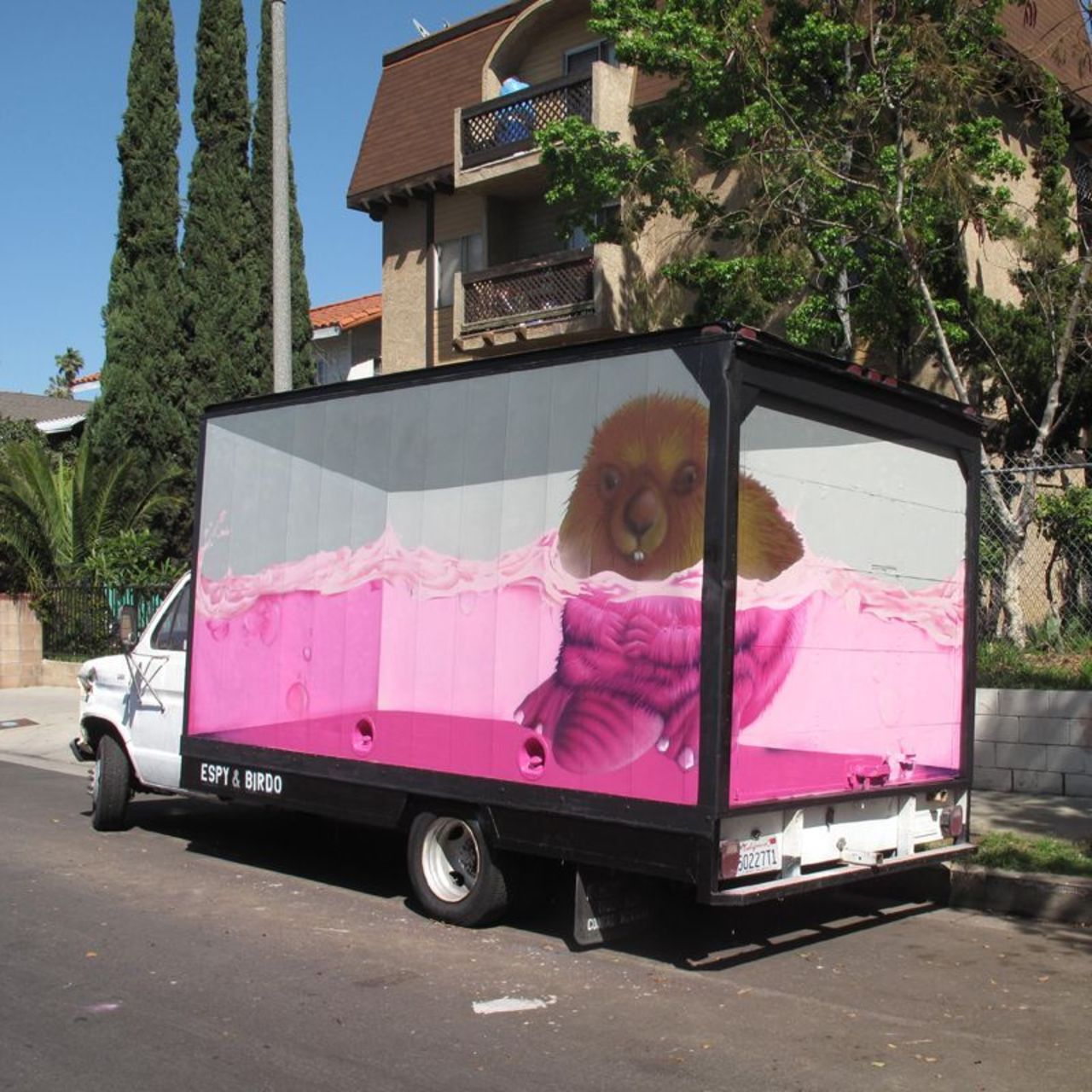 Incredible creation of dimension and movement in this piece by #JerryRugg aka #birdO (http://globalstreetart.com/jerryrugg)! -- #wallart #mural #graffiti https://t.co/Bxb1sYhbUJ