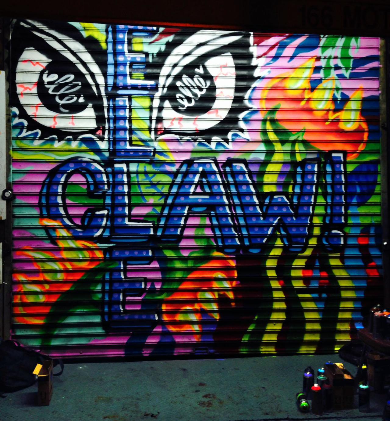 Loving this new @ELLE__ELLE_ & @CLAWmoney grate in #Chinatown! #streetart #graffiti #nyc #art #publicart #spraypaint http://t.co/1ZEJIeA4ud